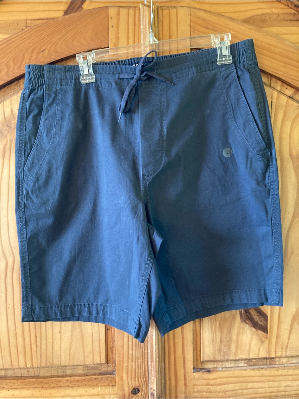 Men’s Aero gray elastic waist chino shorts size L - NWOT